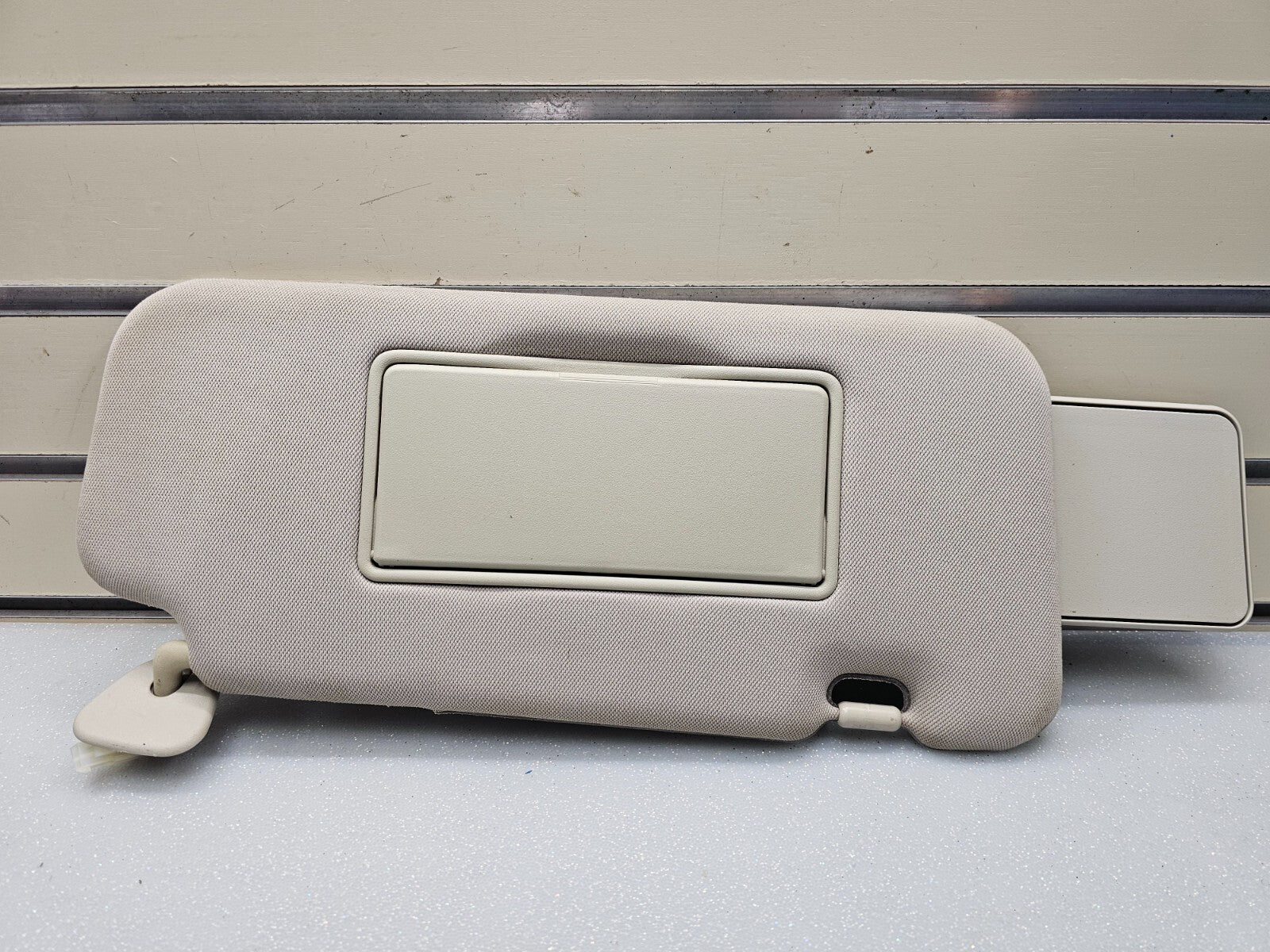 2006-2008 OEM Genuine Nissan Murano Sun Visor RH Passenger Side Gray
