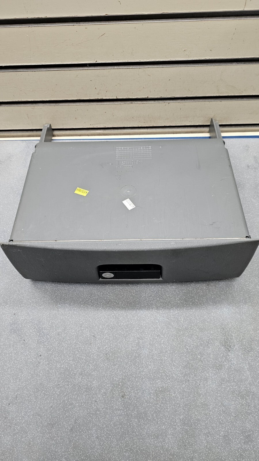 🔥01-07 CARAVAN TOWN COUNTRY DASH GLOVE BOX COMPARTMENT LID COVER ASSEMBLY GRAY