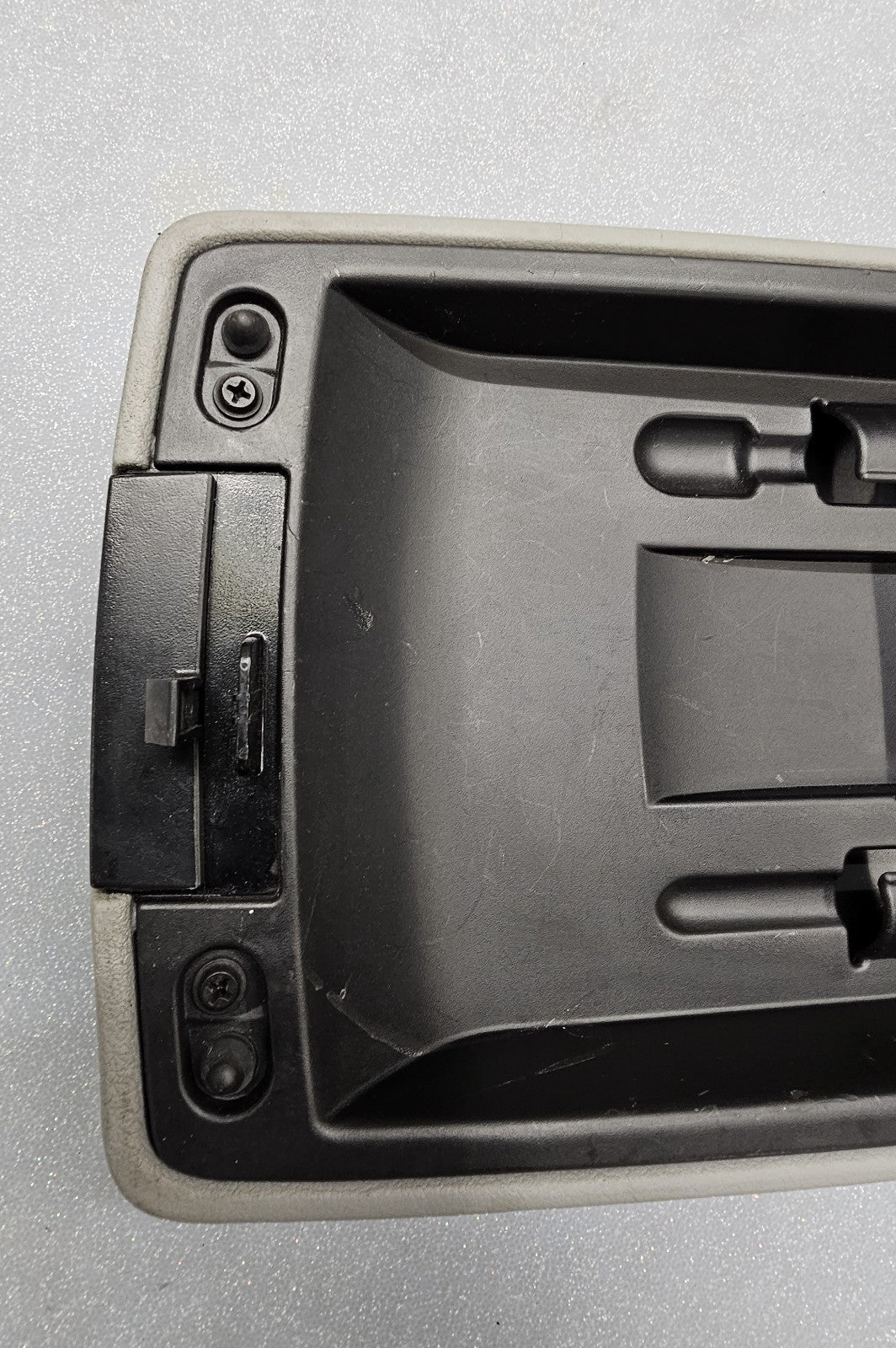 🔥05-07 Chrysler 300 Dodge CHARGER Center Console ARM REST Lid Cover GRAY L28
