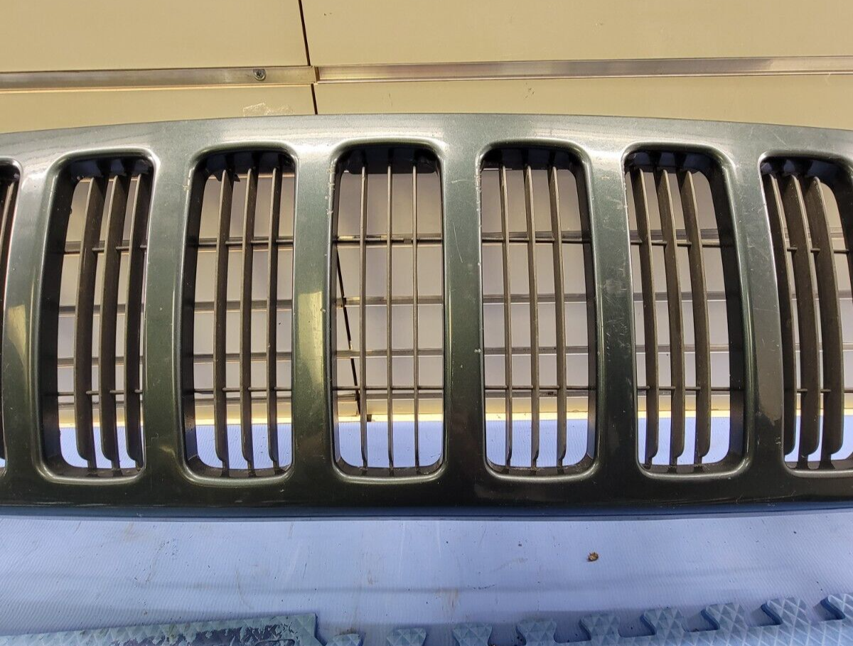 🔥02-04 Jeep Liberty KJ Top Front Upper Grille Assembly Chrome Genuine Gray OEM