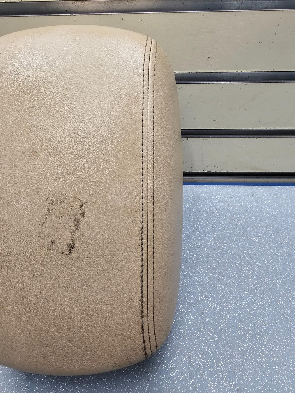 🔥07-11 Kia Rondo Center Console Leather Armrest Lid Storage Assembly Tan OEM