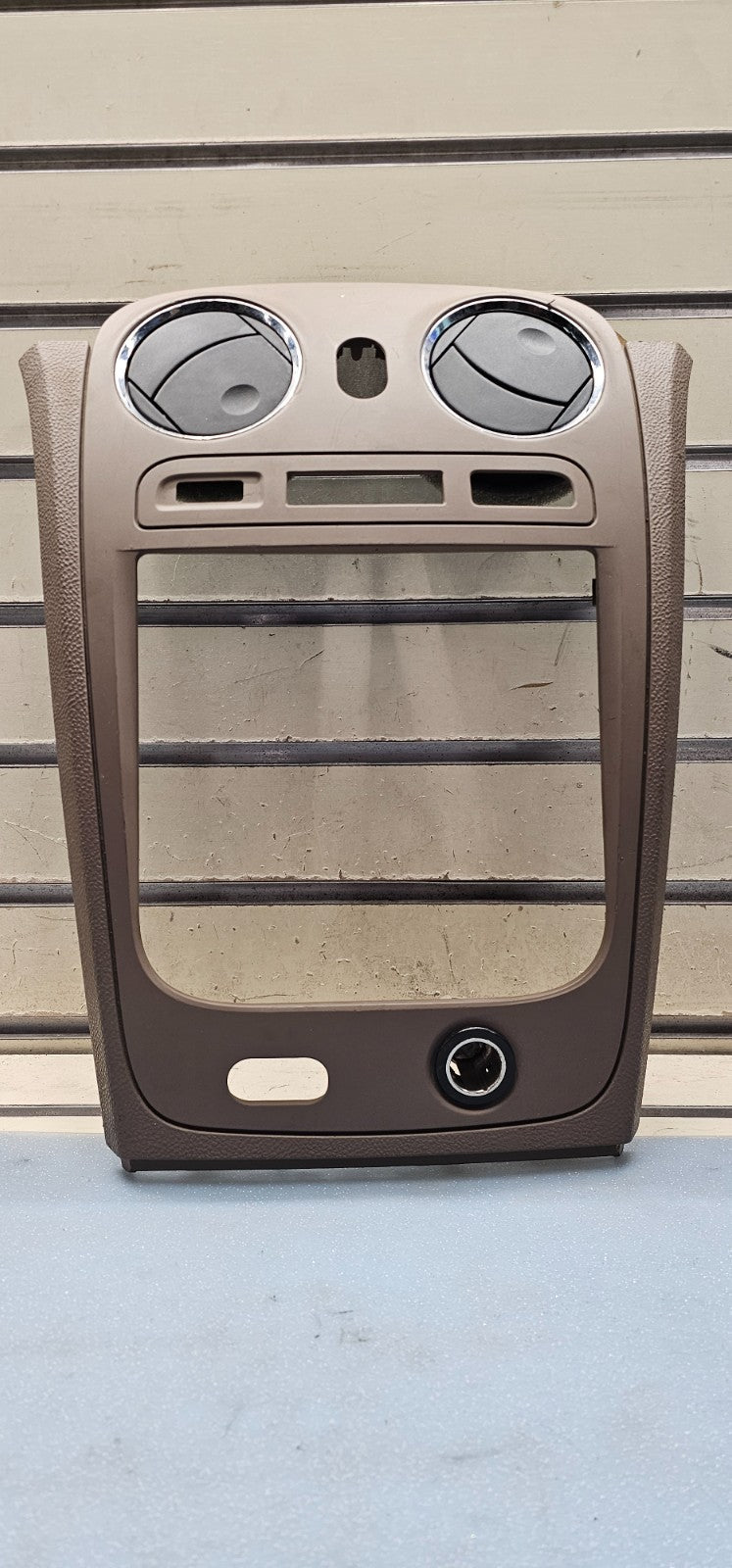 🔥06-11 Chevy HHR Center Dash AM FM Radio Stereo Display Trim Panel B37 TAN