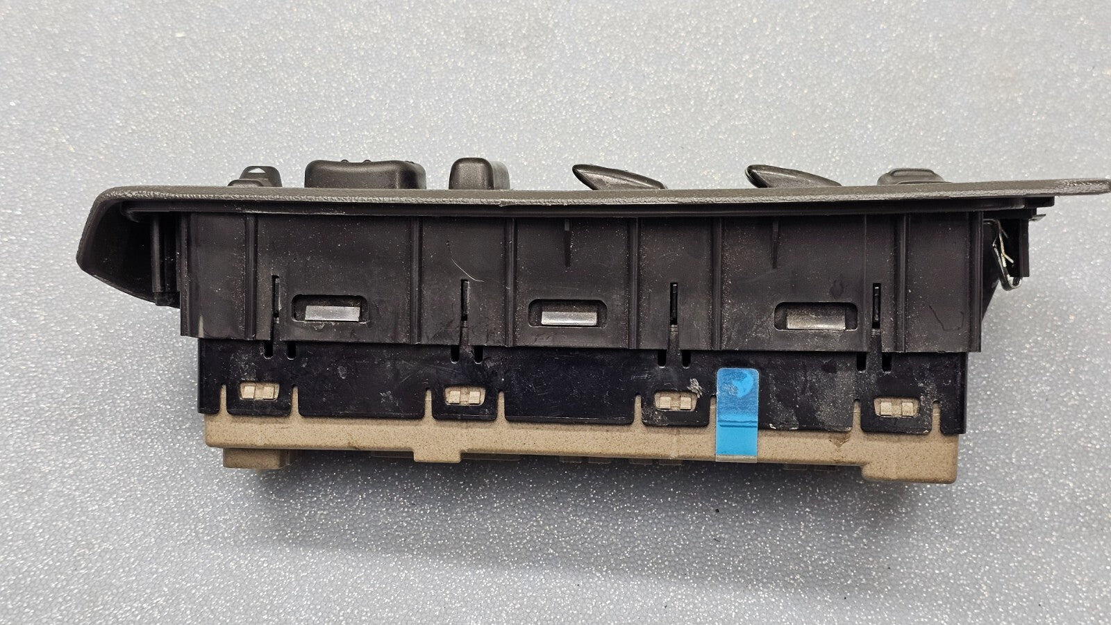 03-06 Silverado Sierra Power Left Driver Master Window Switch Assembly Black WS4