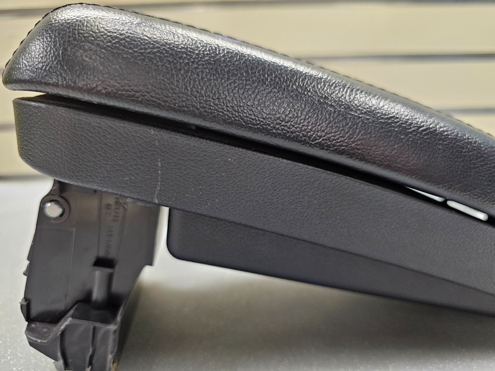 🔥2010-2013 Kia Forte Koup Center Console Leather Lid Arm Rest Storage Black OEM