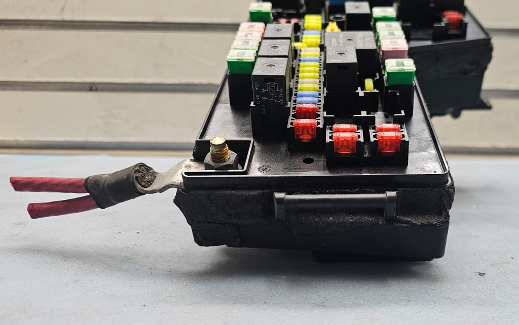 🔥05-07 Dodge Dakota Truck 4.7L 3.7L Fuse Box Fusebox Engine OEM
