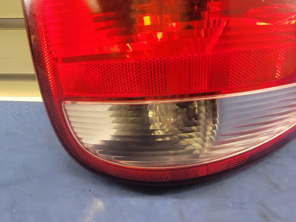 🔥04-07 Chrysler Town Country Dodge Grand Caravan left driver Taillight Assembly
