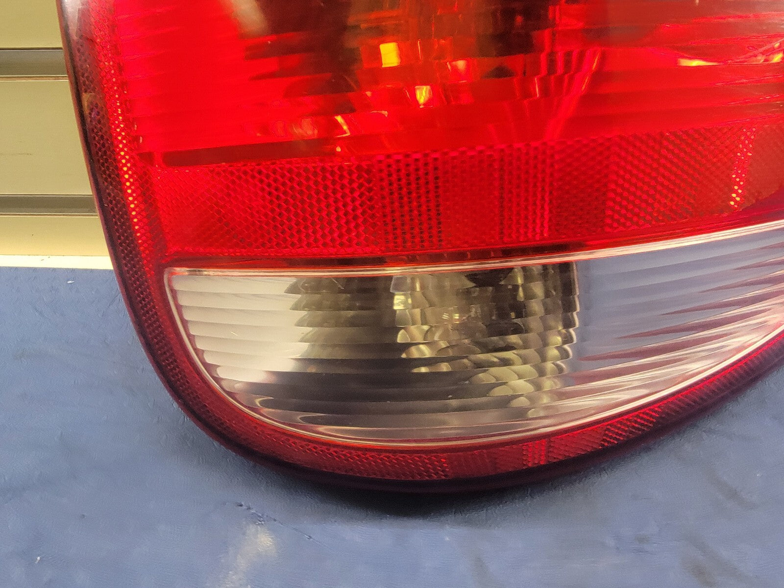 🔥04-07 Chrysler Town Country Dodge Grand Caravan left driver Taillight Assembly