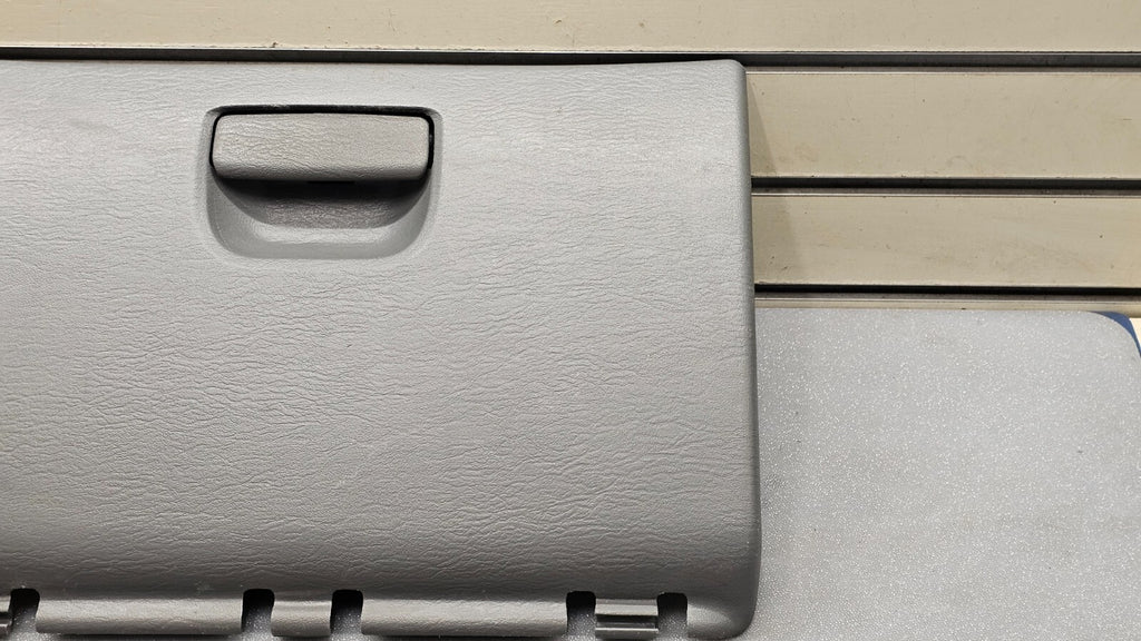 🔥01-07 CARAVAN TOWN COUNTRY VOYAGER DASH GLOVE BOX COMPARTMENT ASSEMBLY GRAY