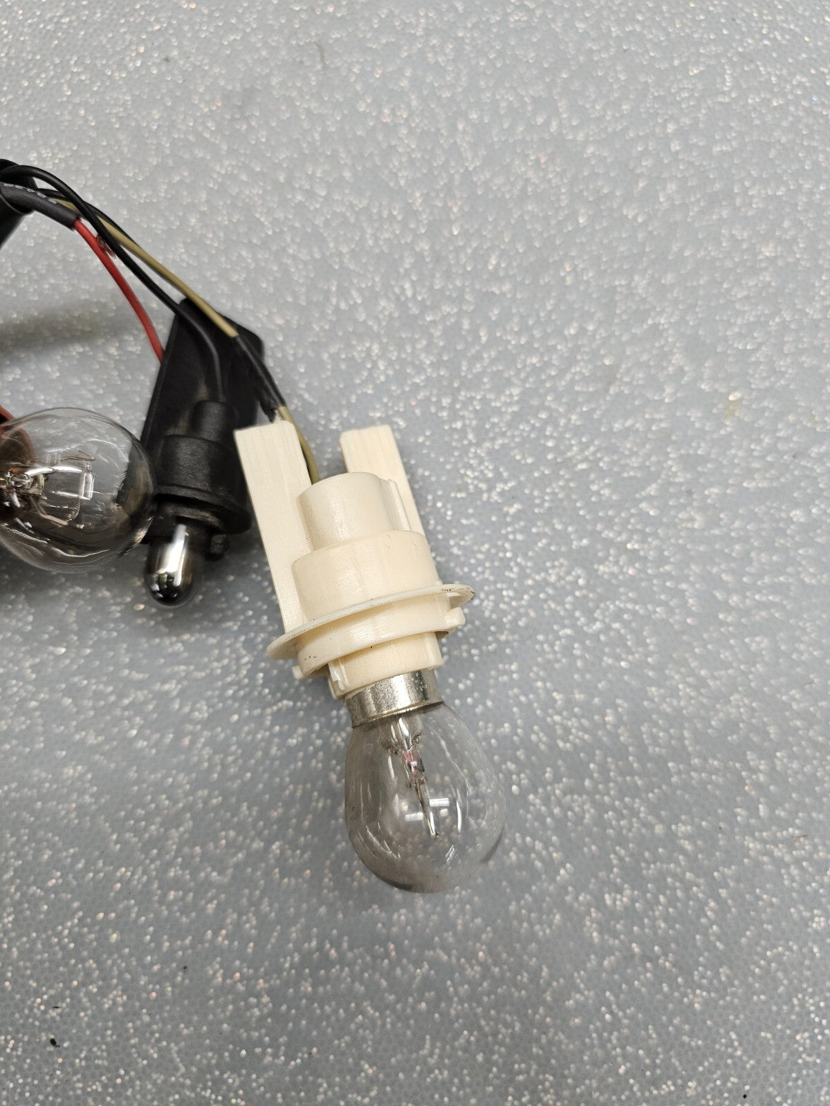 07-10 HYUNDAI ELANTRA TAIL LIGHT BRAKE LIGHT BULB SOCKET WIRING HARNESS ASSEMBLY