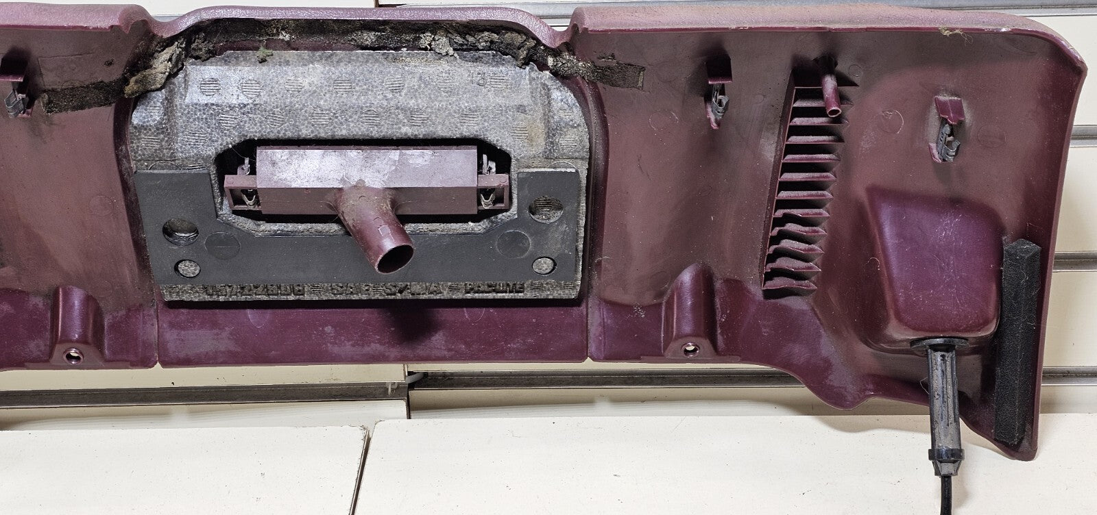 🔥95-99 CHEVY GMC TRUCK CK INSTRUMENT PANEL DASH KNEE BOLSTER PANEL RED OEM