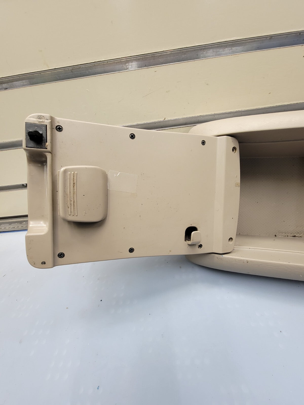 🔥 2004-2010 Toyota Sienna Center Console Lid Armrest Arm Rest Cover Tan