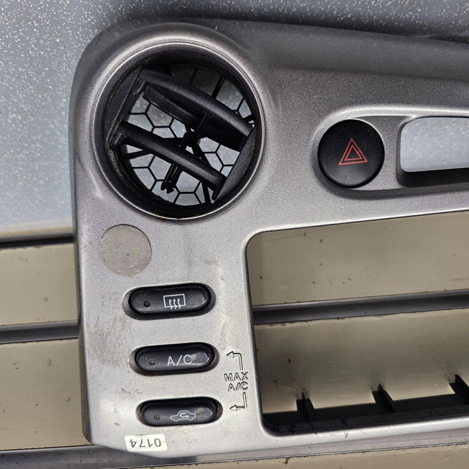 🔥03-08 Toyota MATRIX Pontiac VIBE Center Dash Radio Bezel Trim Panel SILVER B26