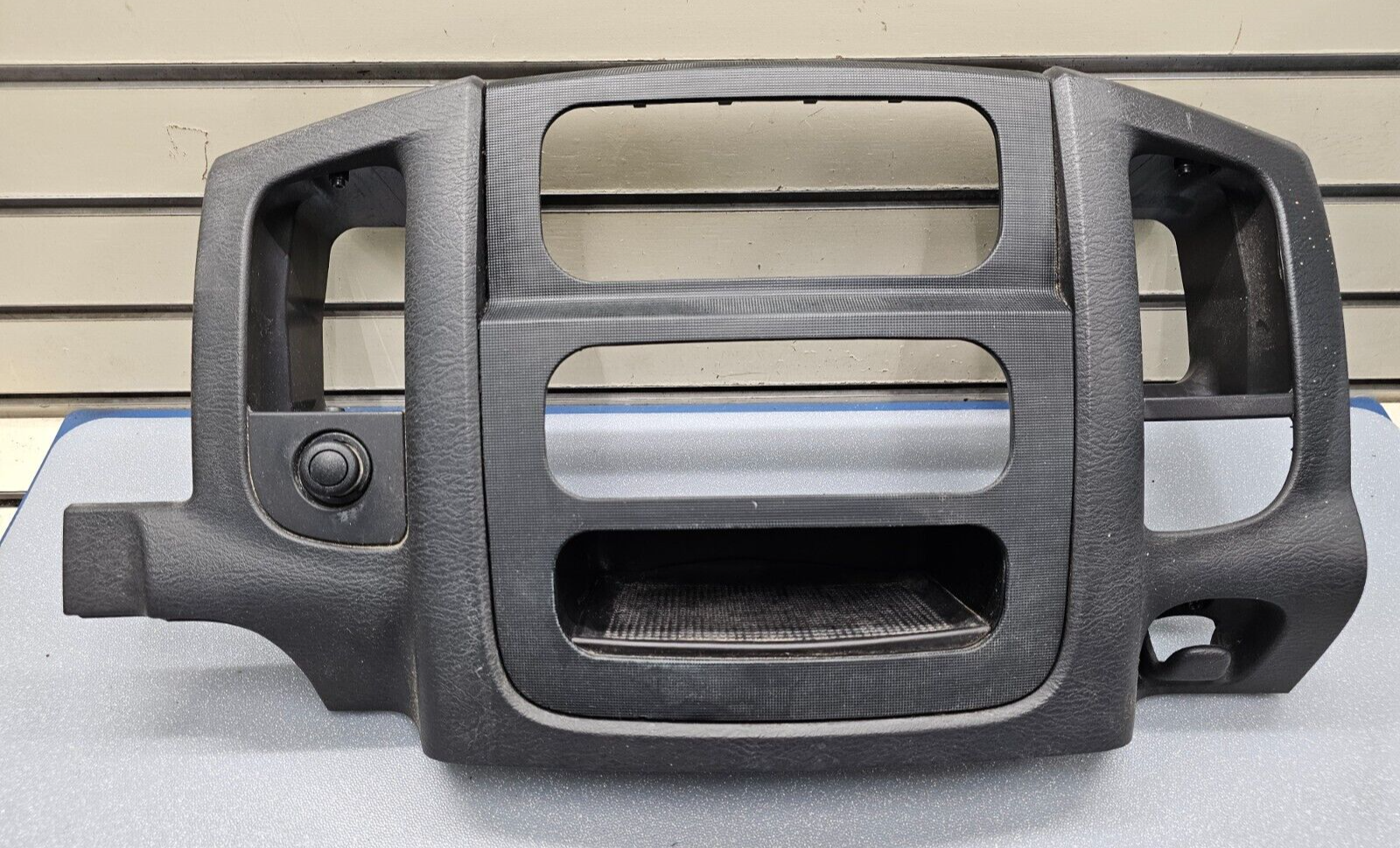 🔥02-05 Dodge RAM Dash RADIO Audio Stereo Bezel Climate Trim Panel Black B10