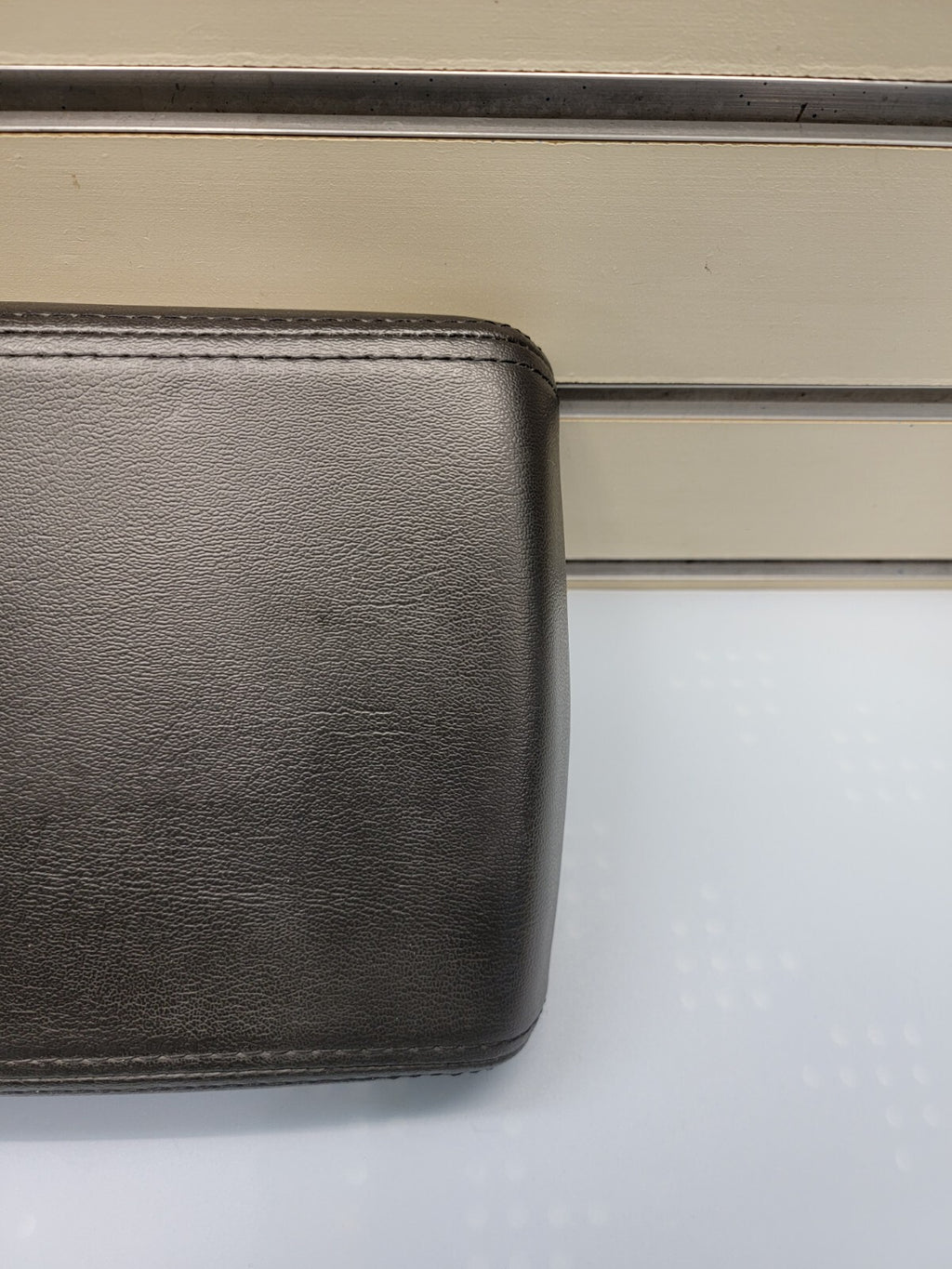 🔥04-08 PONTIAC GRAND PRIX Center Console Armrest Storage Cover Lid BLACK L10