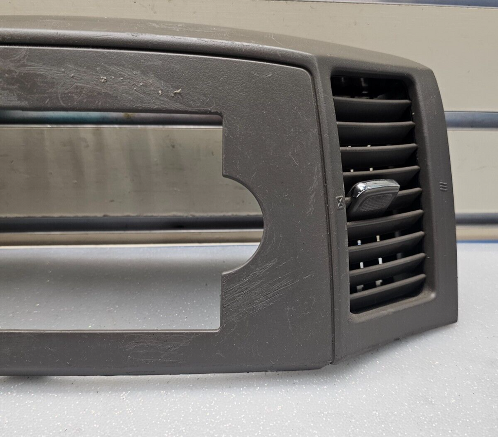 🔥05-07 Jeep Grand Cherokee Radio Dash Bezel Trim Surround AIR Vent GRAY B30
