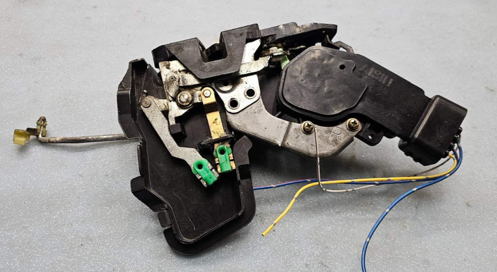 🔥97-01 Toyota Camry Front Right Side Power Door Lock Actuator Latch Assembly