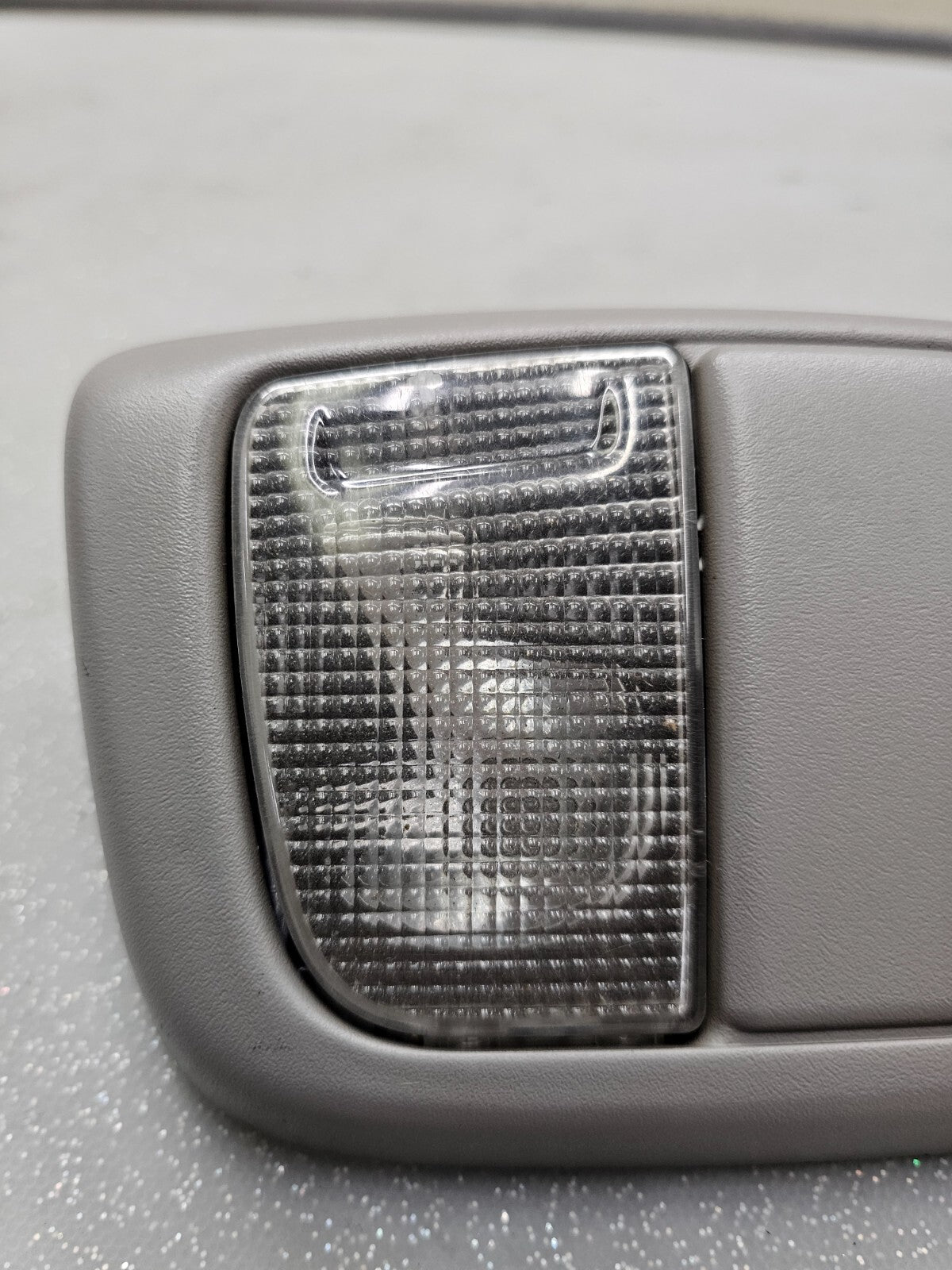 🔥02-04 Nissan Xterra Frontier OVERHEAD MAP DOME INTERIOR LIGHT GREY OEM