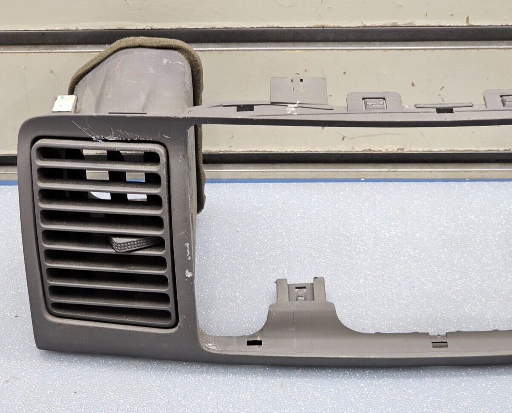 🔥03-08 COROLLA CENTER DASH AM FM RADIO STEREO BEZEL TRIM PANEL OEM GRAY B28