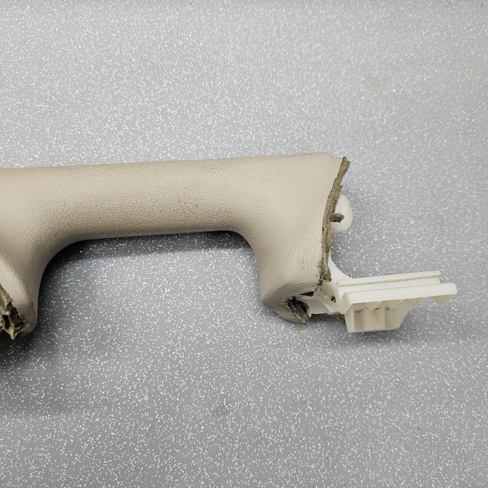 03-06 Chevrolet GMC Silverado Tahoe Front LEFT Door Armrest Handle Light Tan H2