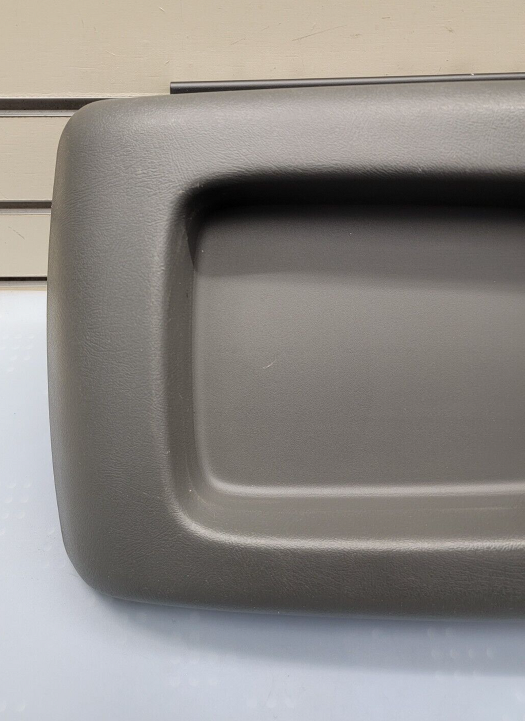 03-06 Chevy SILVERADO SIERRA Center Console Armrest Lid Storage Cover L8 dk grey