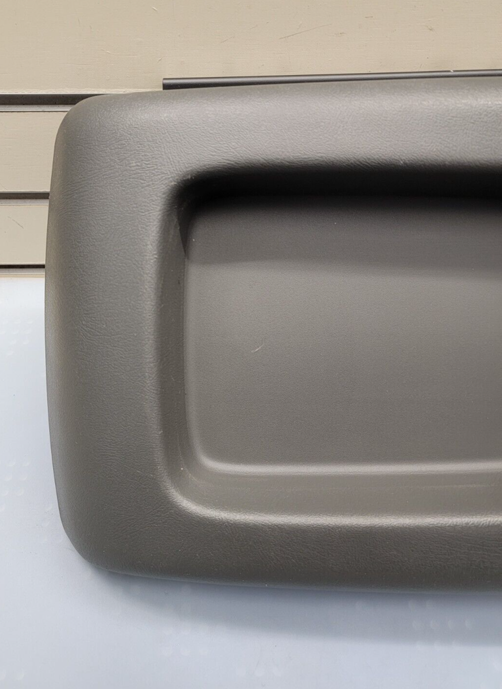03-06 Chevy SILVERADO SIERRA Center Console Armrest Lid Storage Cover L8 dk grey