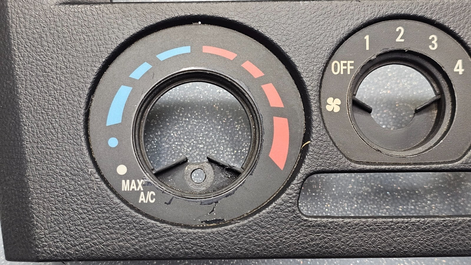 🔥03-06 MITSUBISHI OUTLANDER FRONT CENTER DASH RADIO CLIMATE CONTROL BEZEL TRIM
