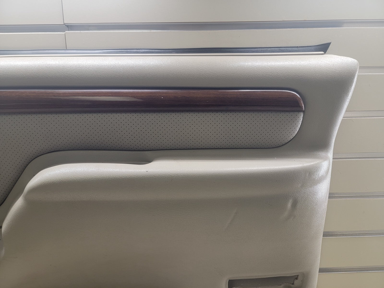 🔥1995-1999 Chevy GMC Silverado C/K Door Panel Front right passenger auto Tan D2
