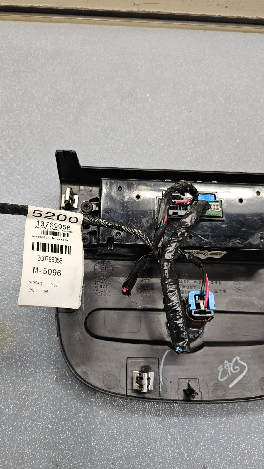 🔥 07-14 GMC Yukon  Console Mounted Temperature Climate Radio Control Black