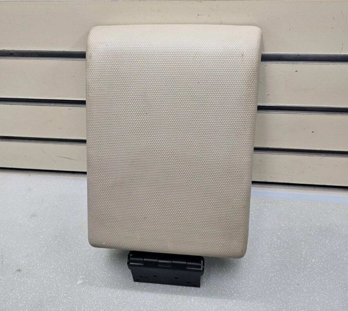 08-12 Ford Escape Mariner Tribute Center Console Lid Cover ARM REST ASSEMBLY TAN