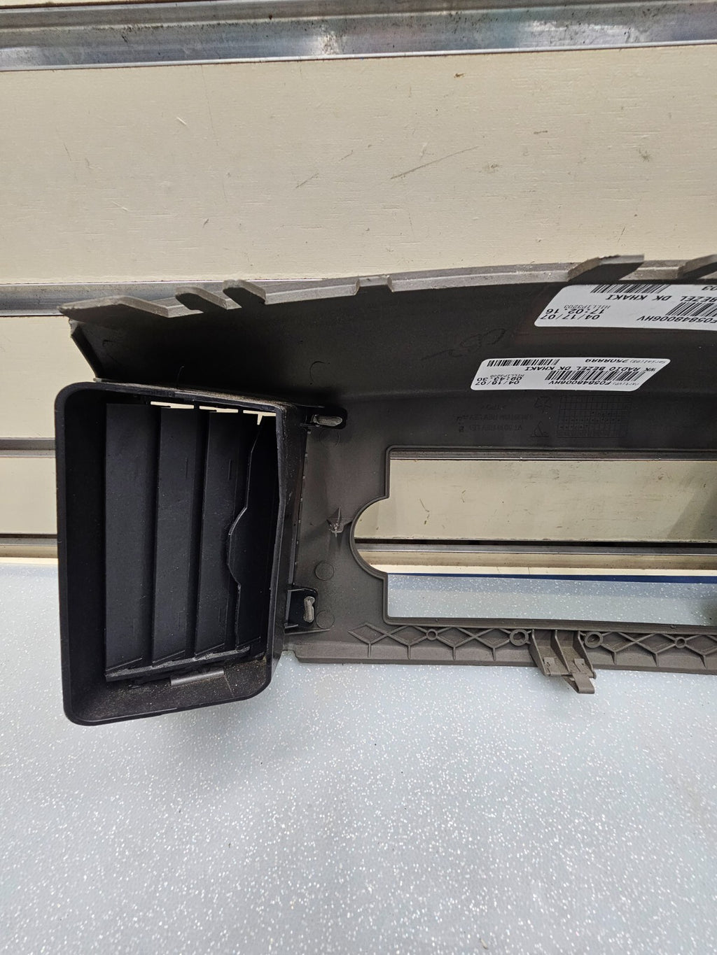 🔥05-07 Jeep Grand Cherokee Radio Dash Bezel Trim Surround AIR Vent GRAY B30