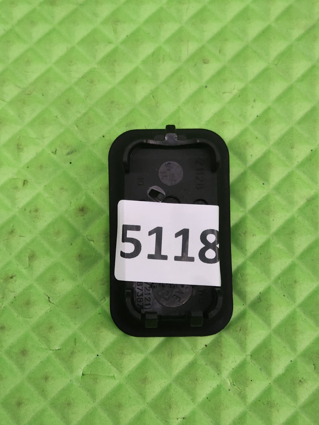 04-07 GMC Chevy Cadillac 15172121 Lever Front Side Door Lock OEM BLACK