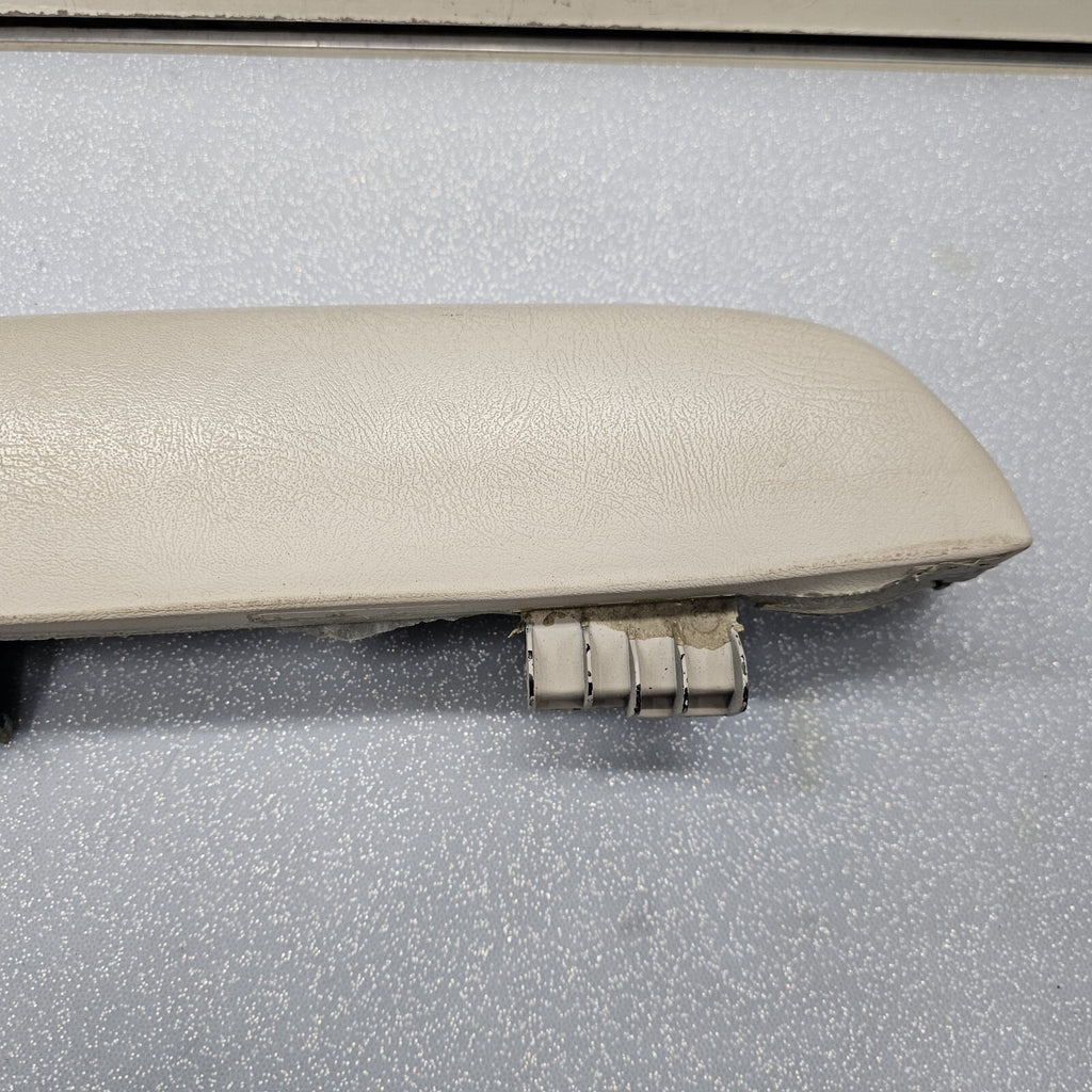 03-06 Chevrolet GMC Silverado Tahoe Front LEFT Door Armrest Handle Light Tan H2