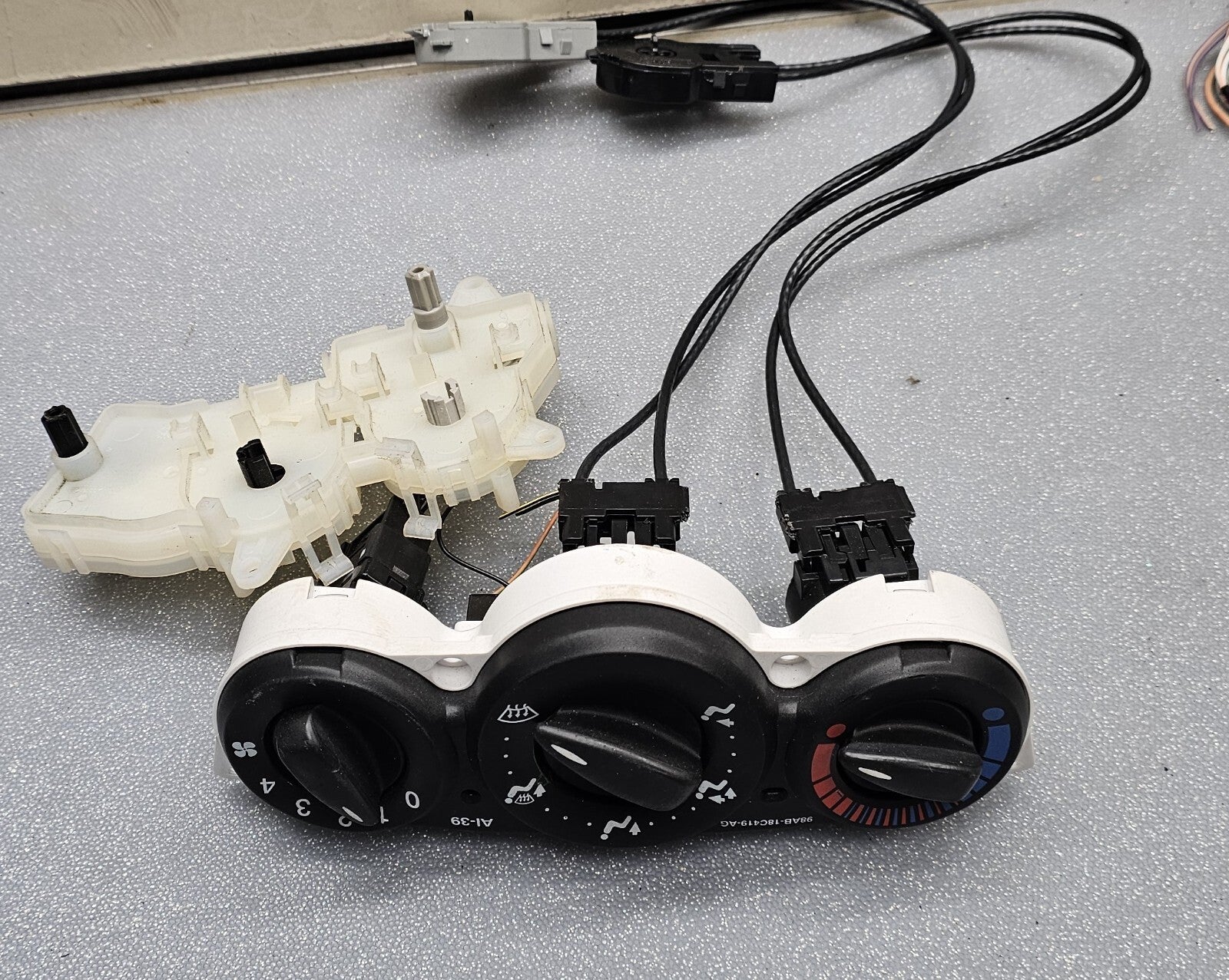 🔥00-07 Ford Focus Dash A/C Heater Climate Control Temperature W/Cables Actuator