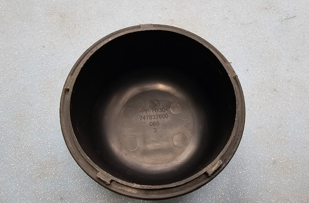 🔥10-22 Equinox Colorado Headlight Headlamp Bulb Dust Cap Access Cover Assembly