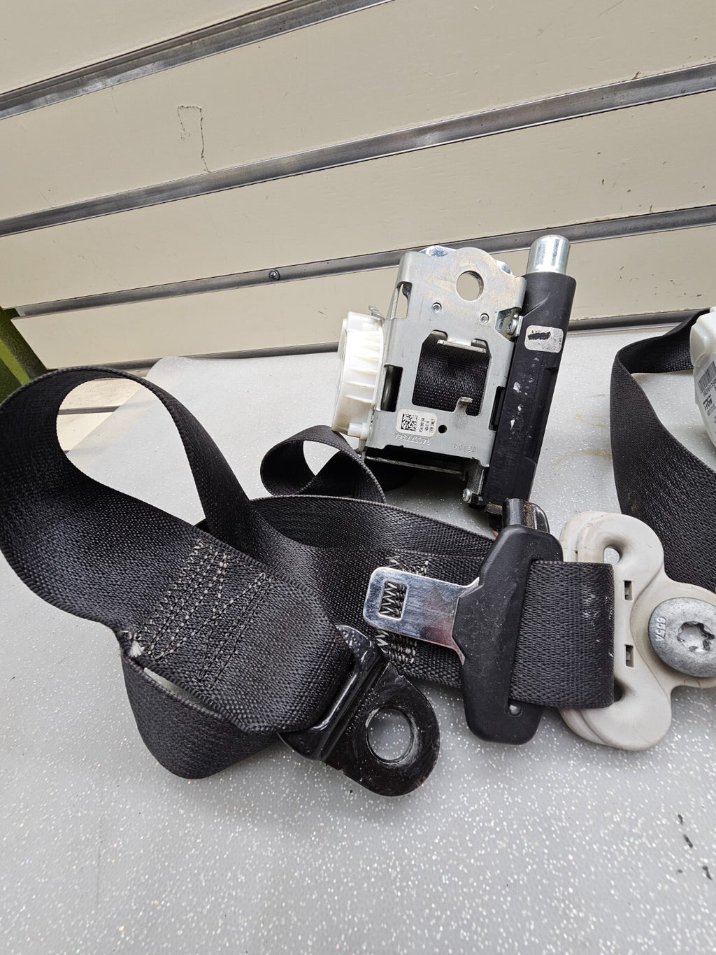 11-13 Grand Caravan Chrysler Town Country Front Seat Belt Retractor Assembly Set
