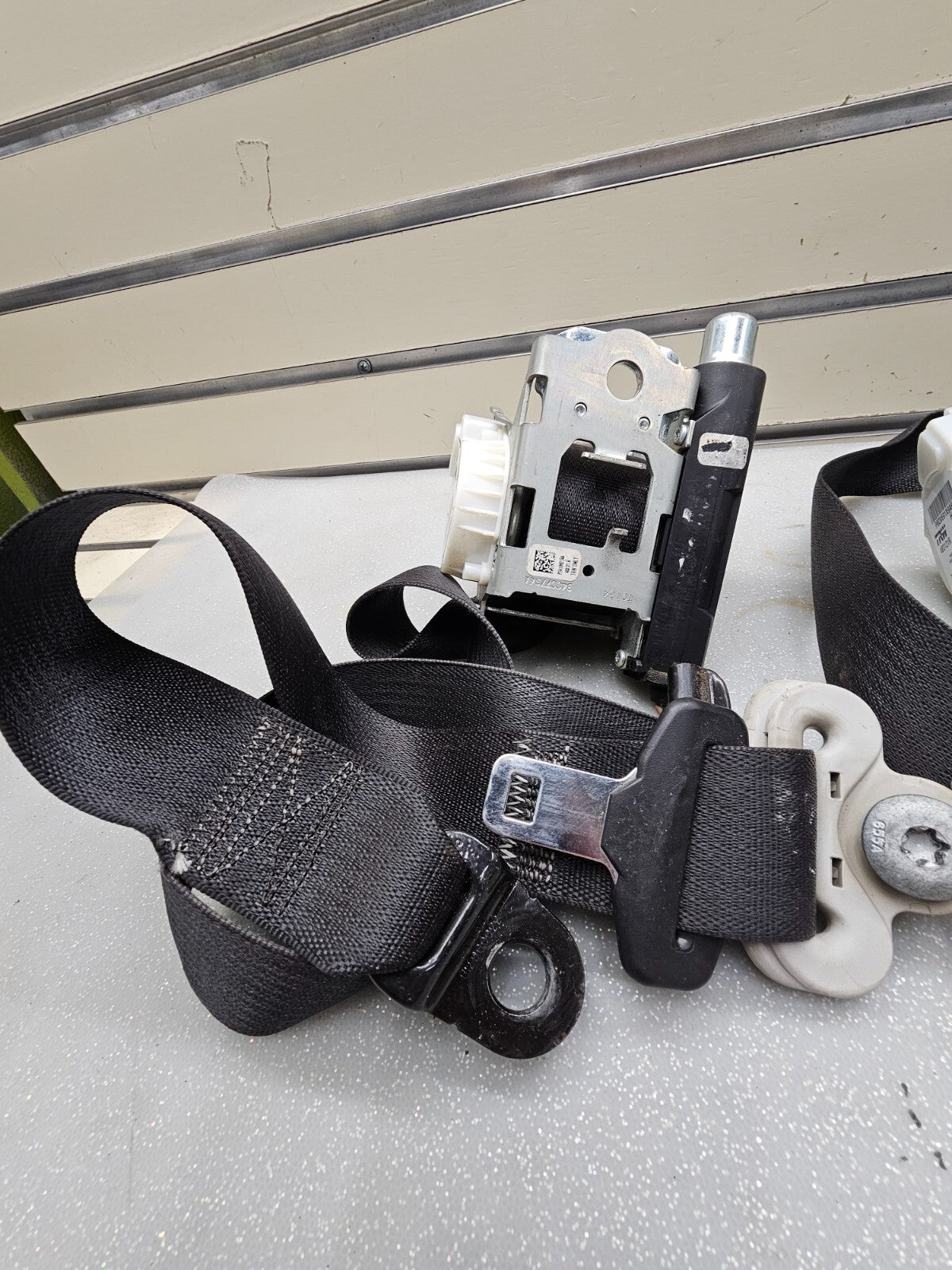 11-13 Grand Caravan Chrysler Town Country Front Seat Belt Retractor Assembly Set