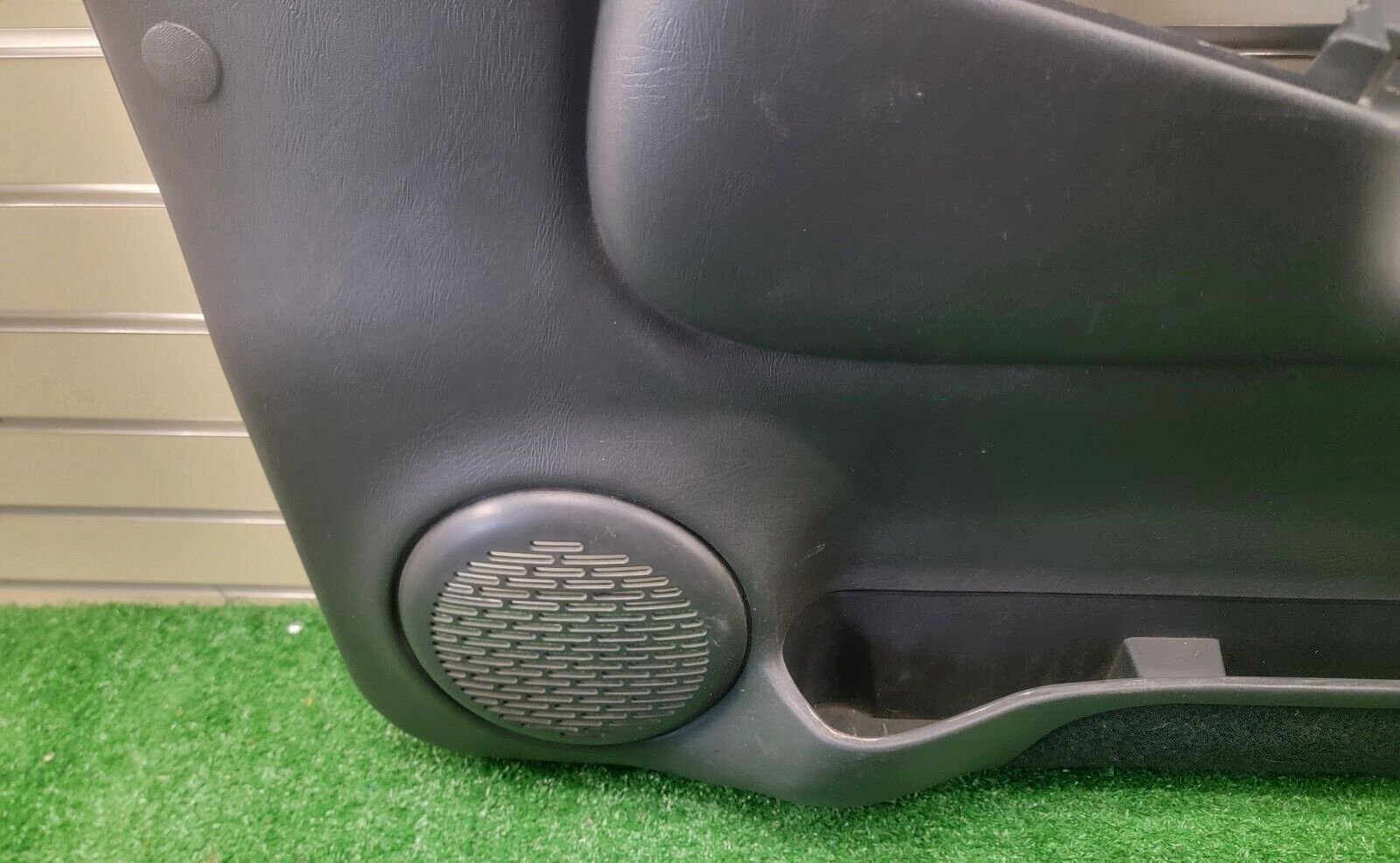 98-04 Chevy Blazer Jimmy GMC Sonoma Front Door Panel Passenger Dark Gray