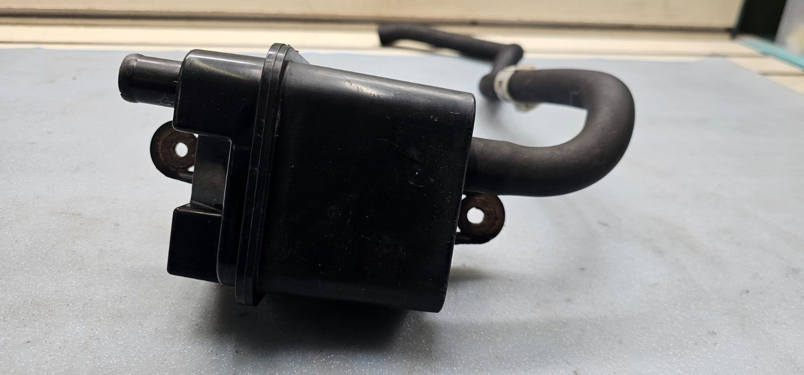 🔥98-02 ACCORD 4 CYLINDER FUEL VAPOR CHARCOAL EVAP EMMISION CANISTER ASSEMBLY
