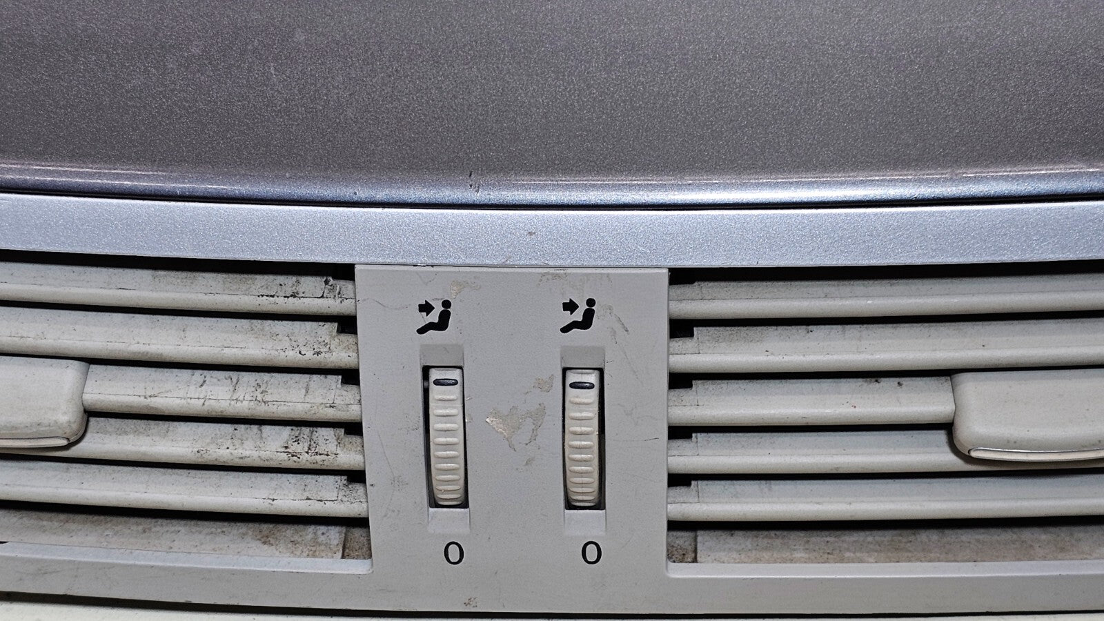 🔥09-14 Volkswagen Routan Dash Front Center Trim Bezel Panel Air Vent Silver OEM