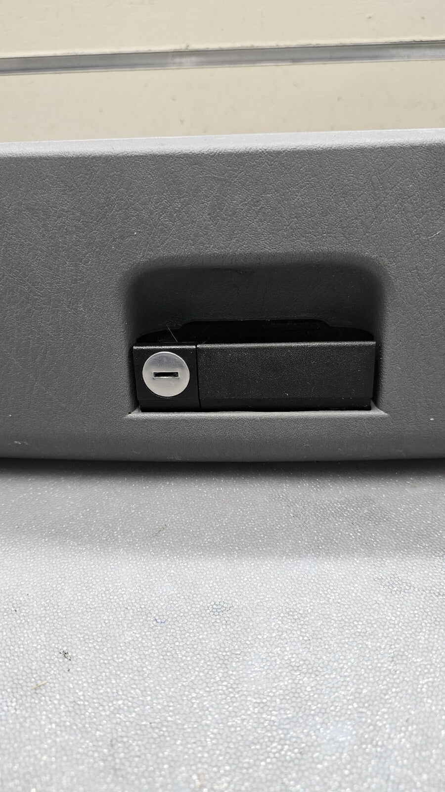 🔥01-07 CARAVAN TOWN COUNTRY DASH GLOVE BOX COMPARTMENT LID COVER ASSEMBLY GRAY