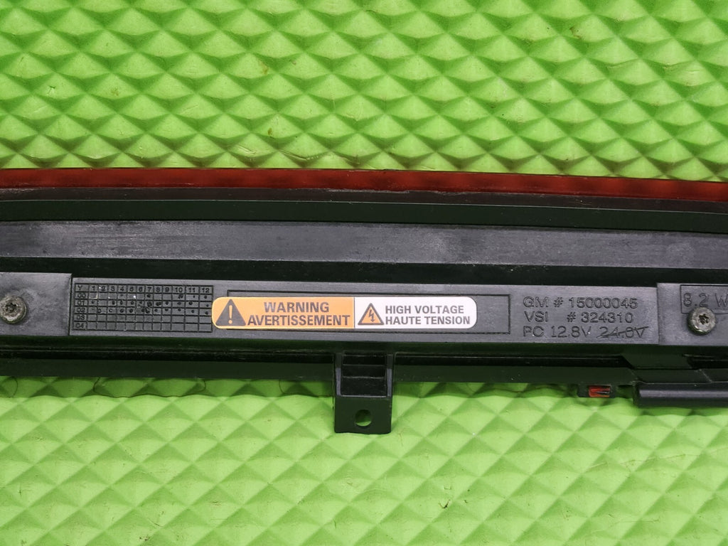 2002-2009 CHEVROLET TRAILBLAZER REAR 3RD HIGH MOUNTED BRAKE LIGHT OEM RED
