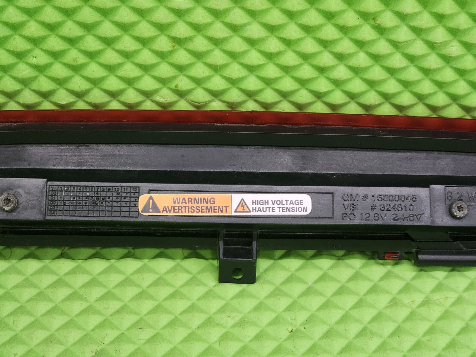 2002-2009 CHEVROLET TRAILBLAZER REAR 3RD HIGH MOUNTED BRAKE LIGHT OEM RED