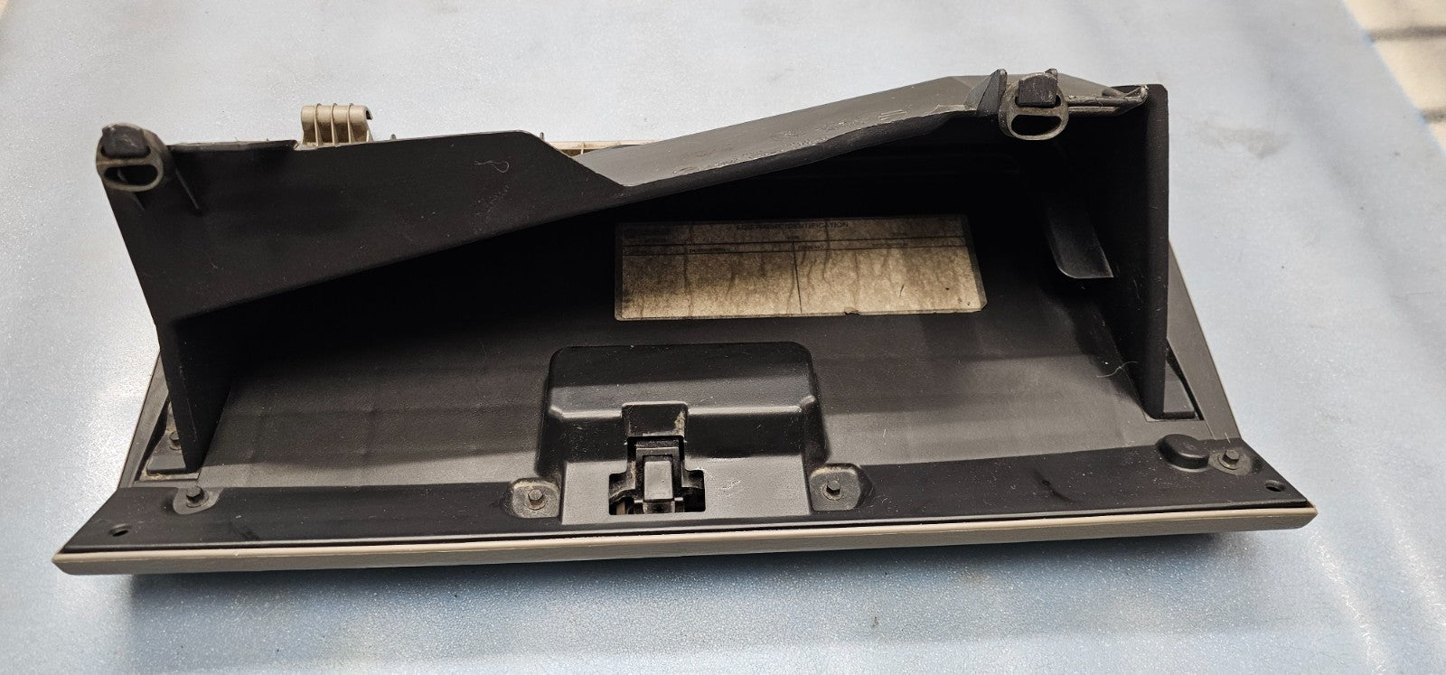 🔥02-05 RAM 1500 2500 Dash GLOVE BOX Storage Compartment Assembly Tan G22