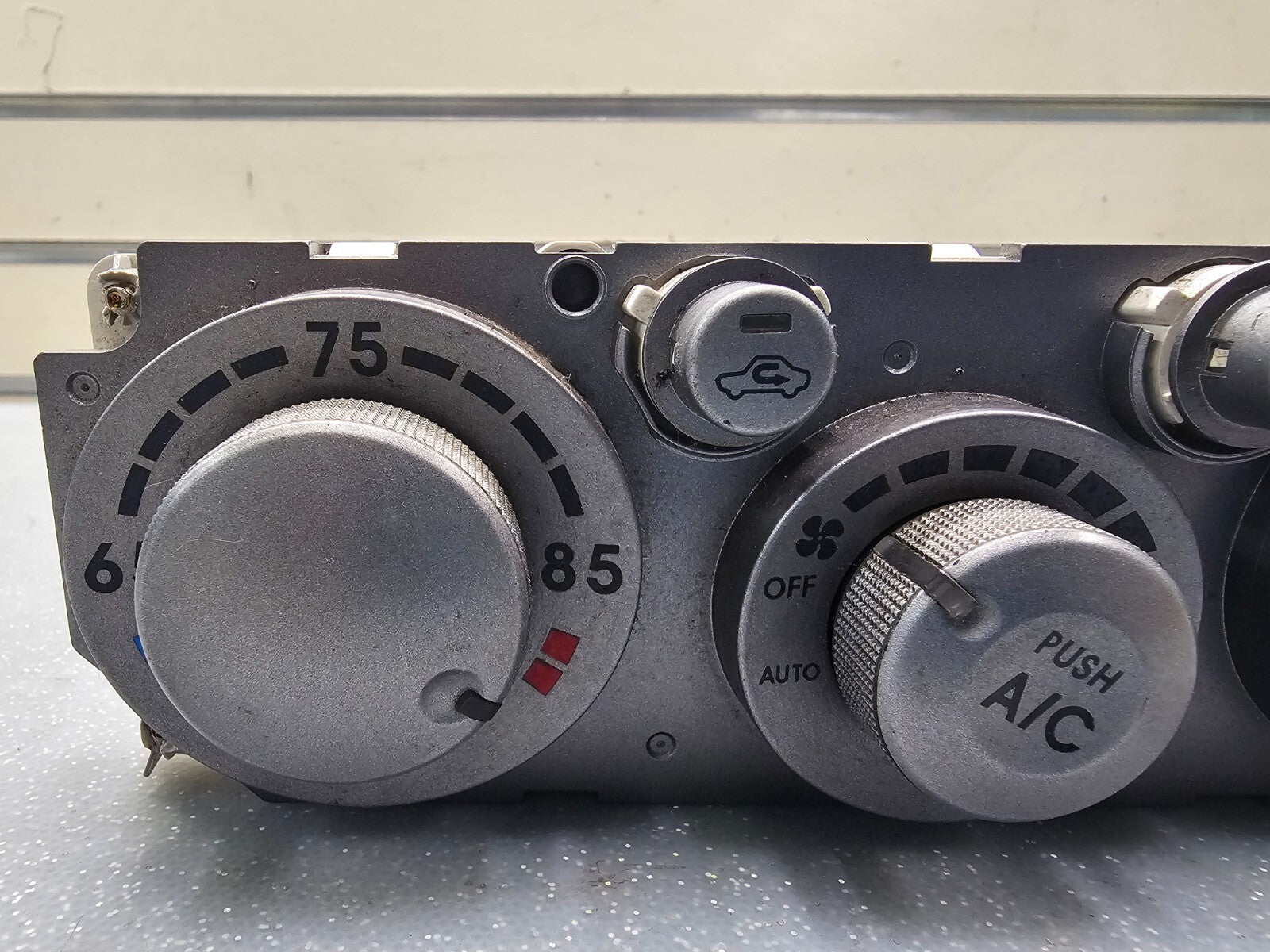 04-05 Mitsubishi Endeavor Dash AC Heater Climate Temperature Control Conditioner