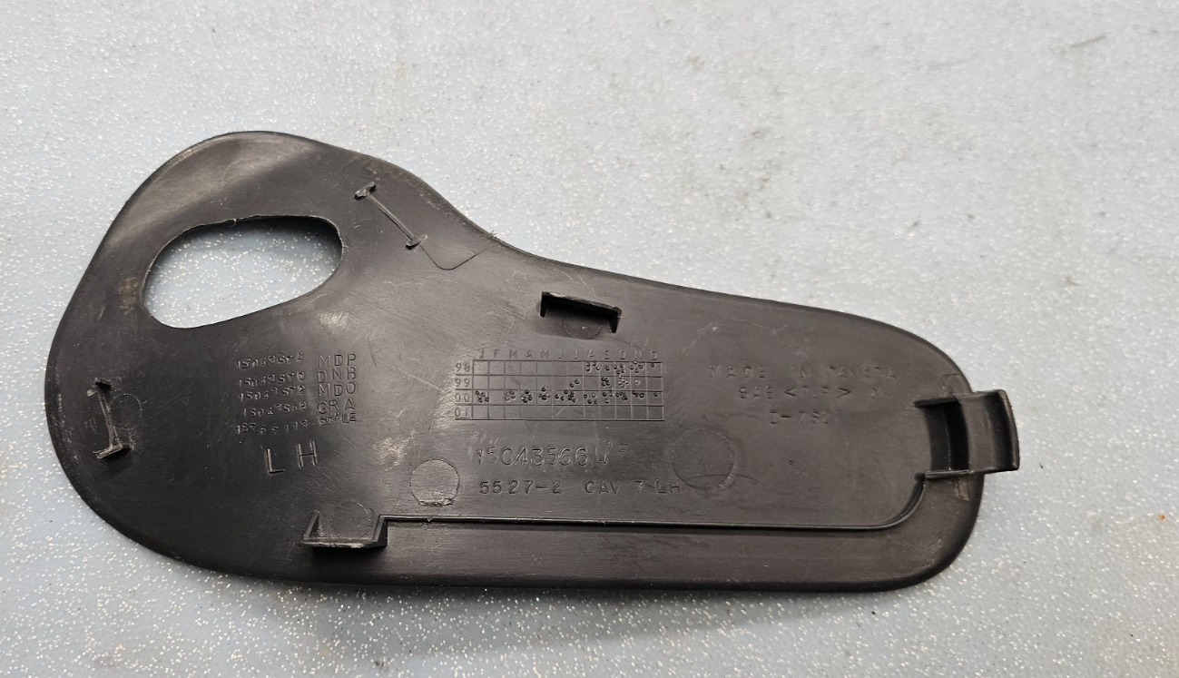 03-06 SILVERADO SIERRA TAHOE LEFT FRONT INTERIOR DOOR PANEL HANDLE COVER PEWTER