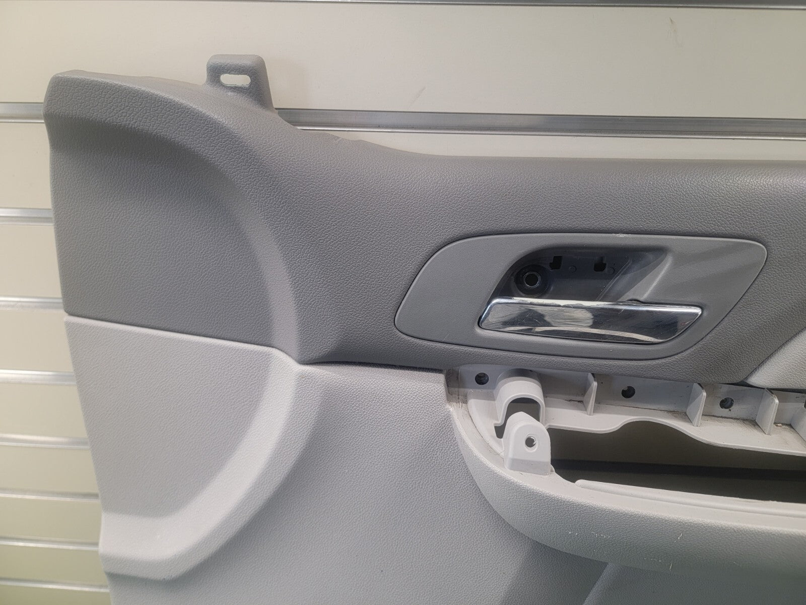 07-09 Chevy Suburban GMC Yukon Passenger Front Door Trim Panel LT Gray Auto D15