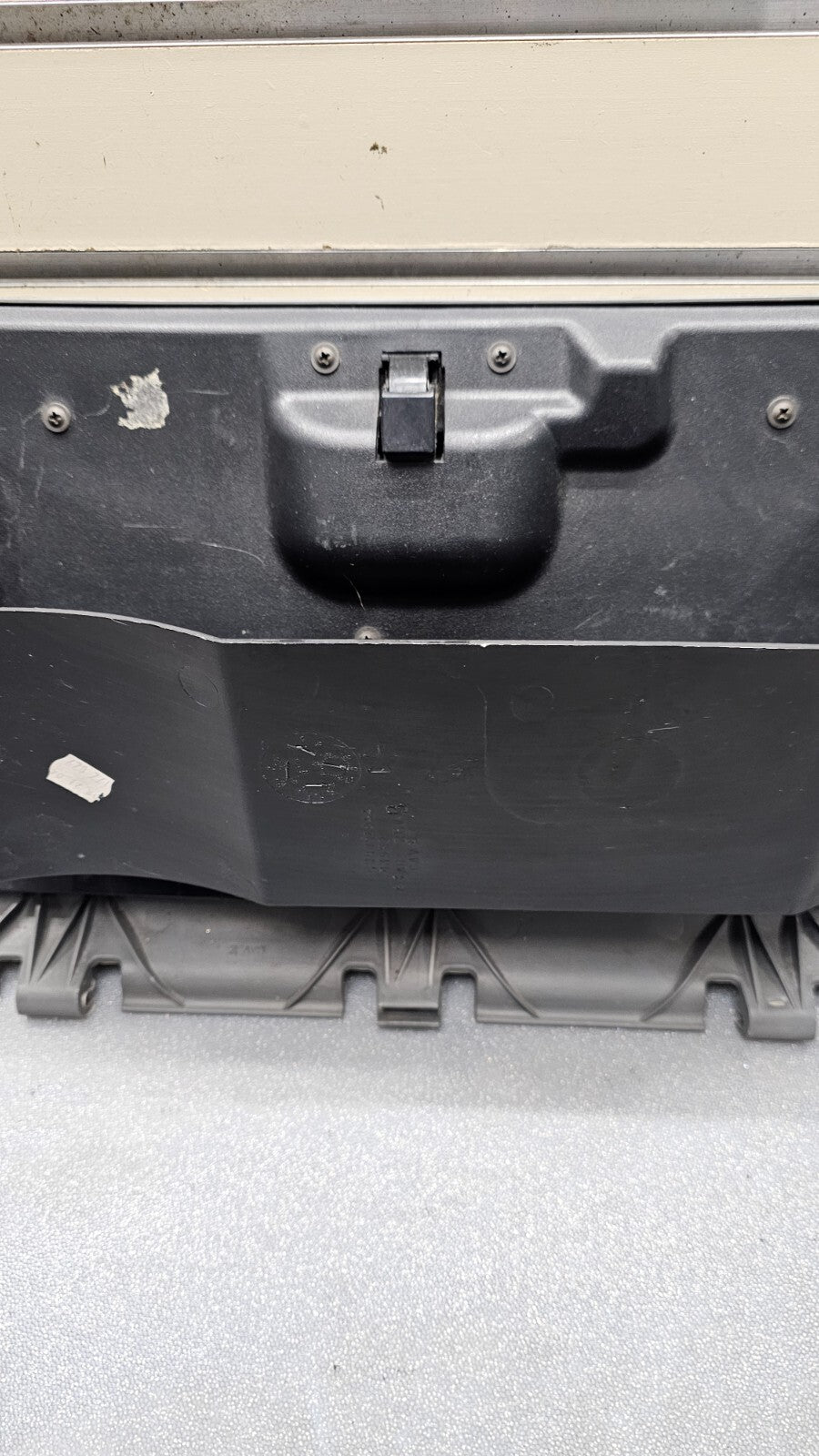 🔥01-07 CARAVAN TOWN COUNTRY VOYAGER DASH GLOVE BOX COMPARTMENT ASSEMBLY GRAY