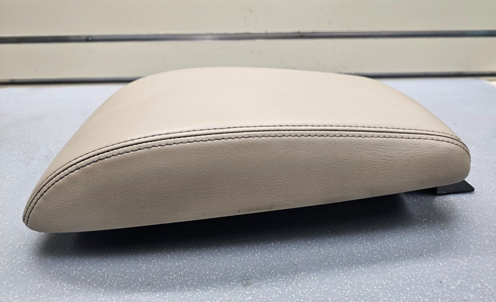 🔥05-09 Buick LaCrosse Allure Front Center Console Armrest Storage Box Lid Tan
