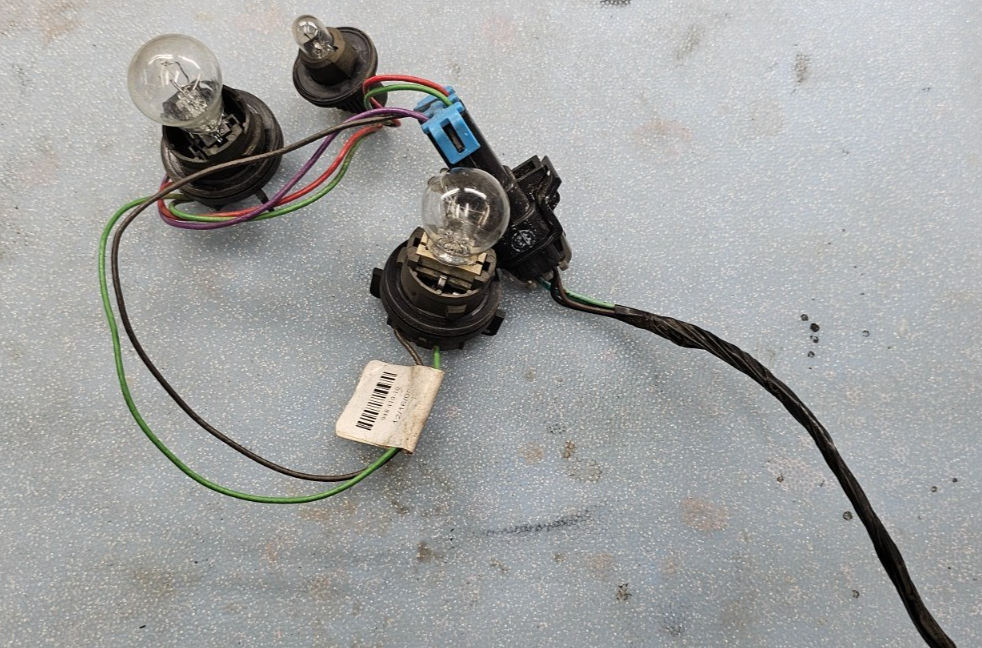 05-10 Pontiac G6 Tail Light Brake Light Wiring Harness Bulb Socket Assembly OEM