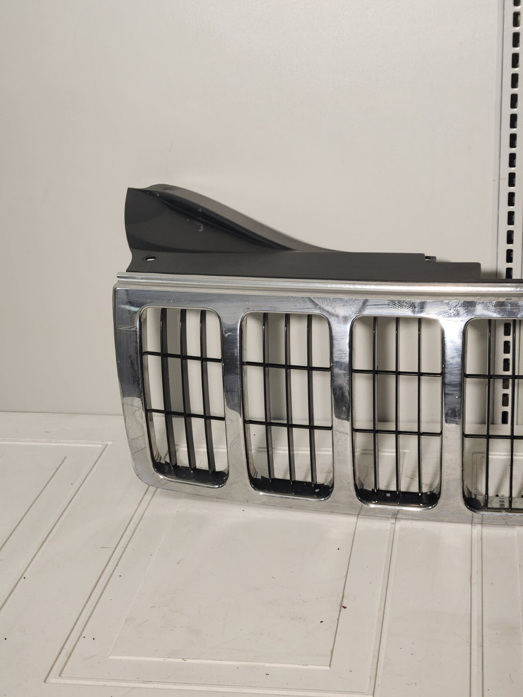 2005-2007 Jeep Grand Cherokee WK Front Grille Bezel Chrome Free Shipping SIL
